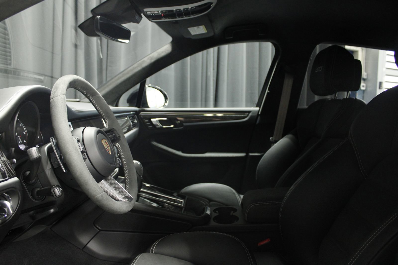 Certified 2025 Porsche Macan GTS image 26