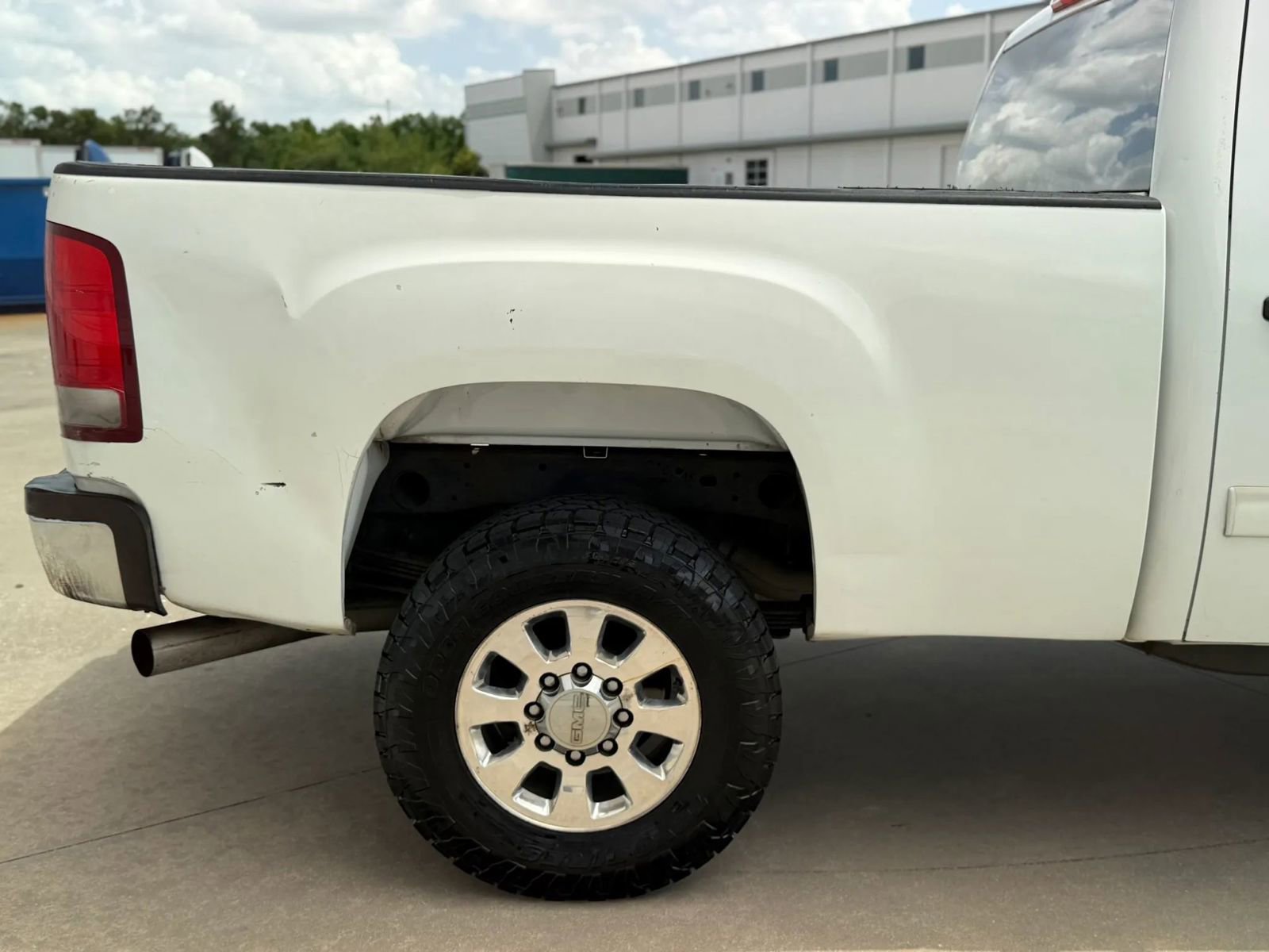 Used 2012 GMC Sierra 2500 SLE w/ SLE Preferred Package AWD/4WD image 8