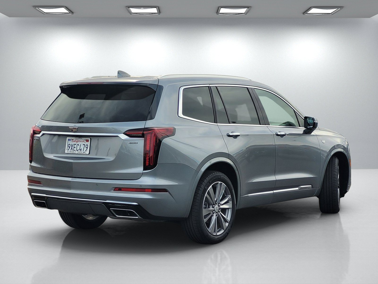 Certified 2025 Cadillac XT6 Premium Luxury FWD image 4
