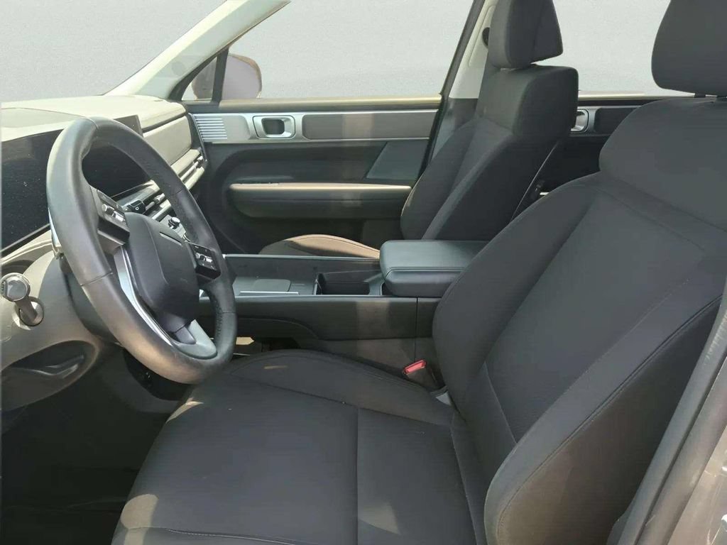 Used 2025 Hyundai Santa Fe SE FWD image 7
