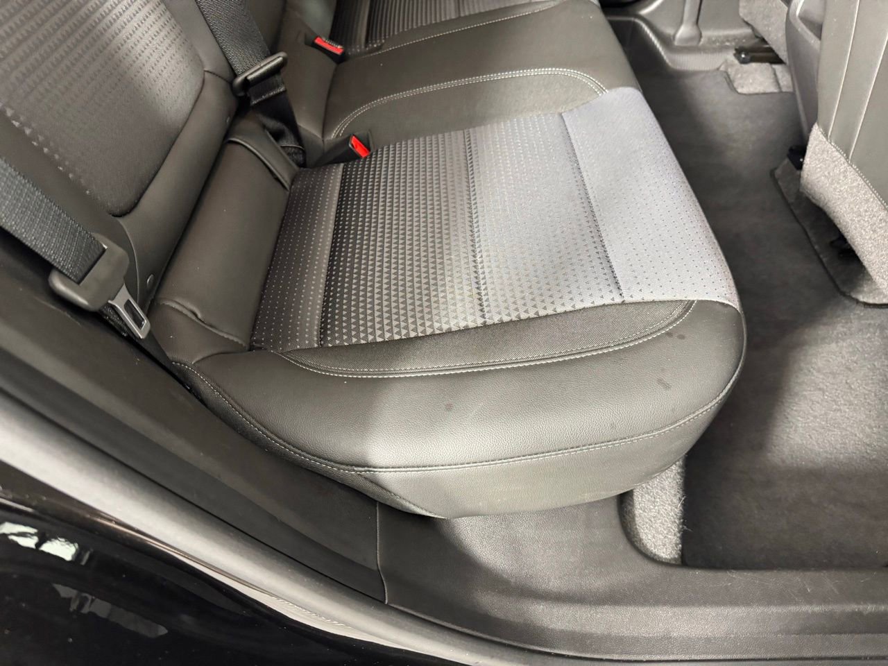 Used 2025 Chevrolet Trax LT FWD image 41