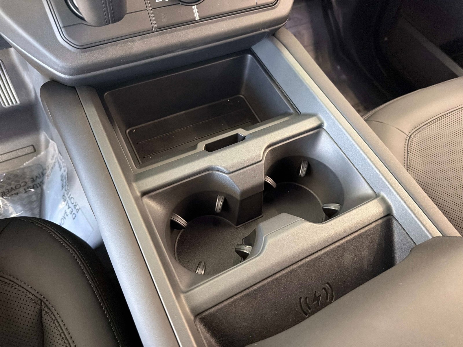 New 2026 Land Rover Defender 110 X-Dynamic SE image 23