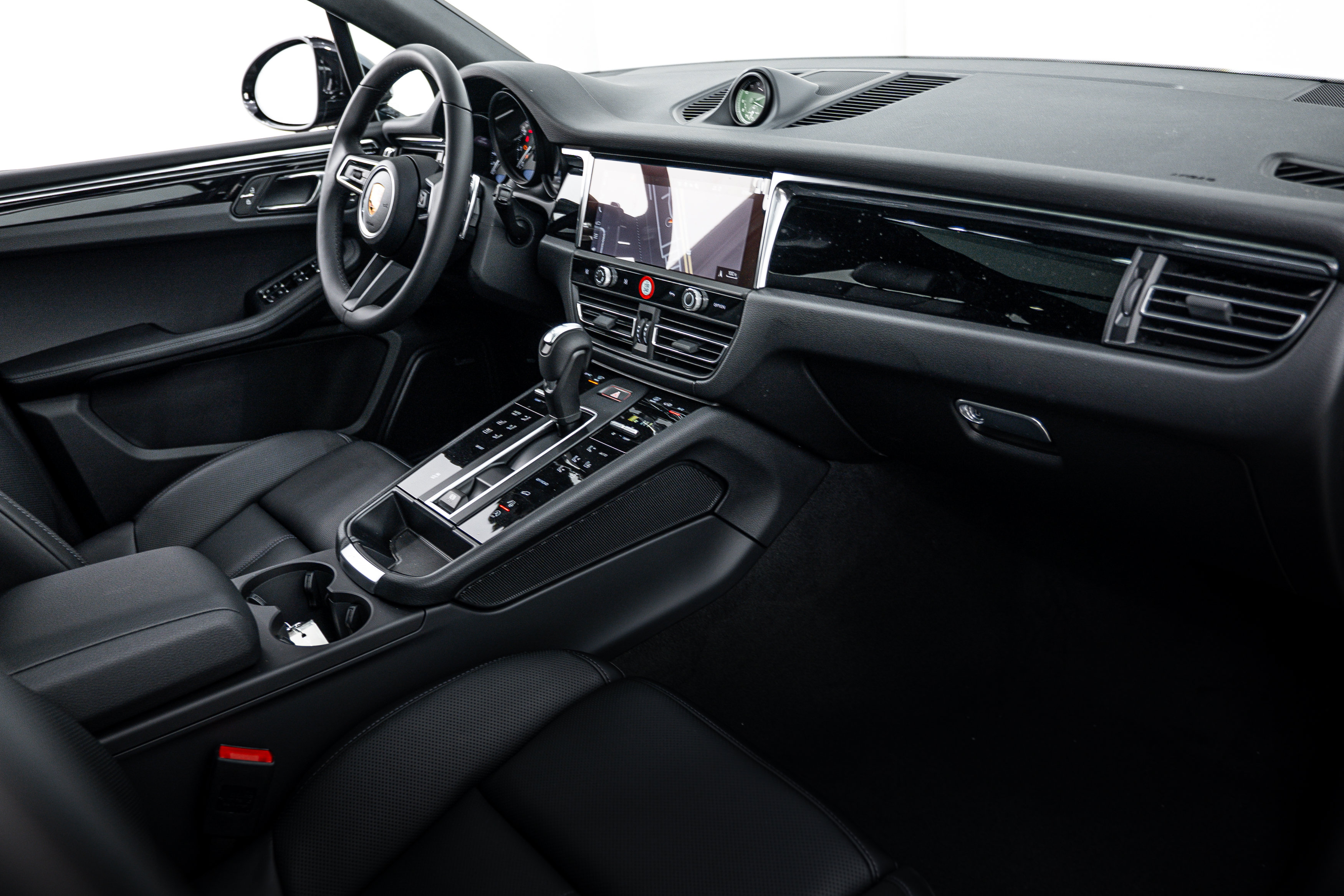 Certified 2026 Porsche Macan AWD/4WD image 12