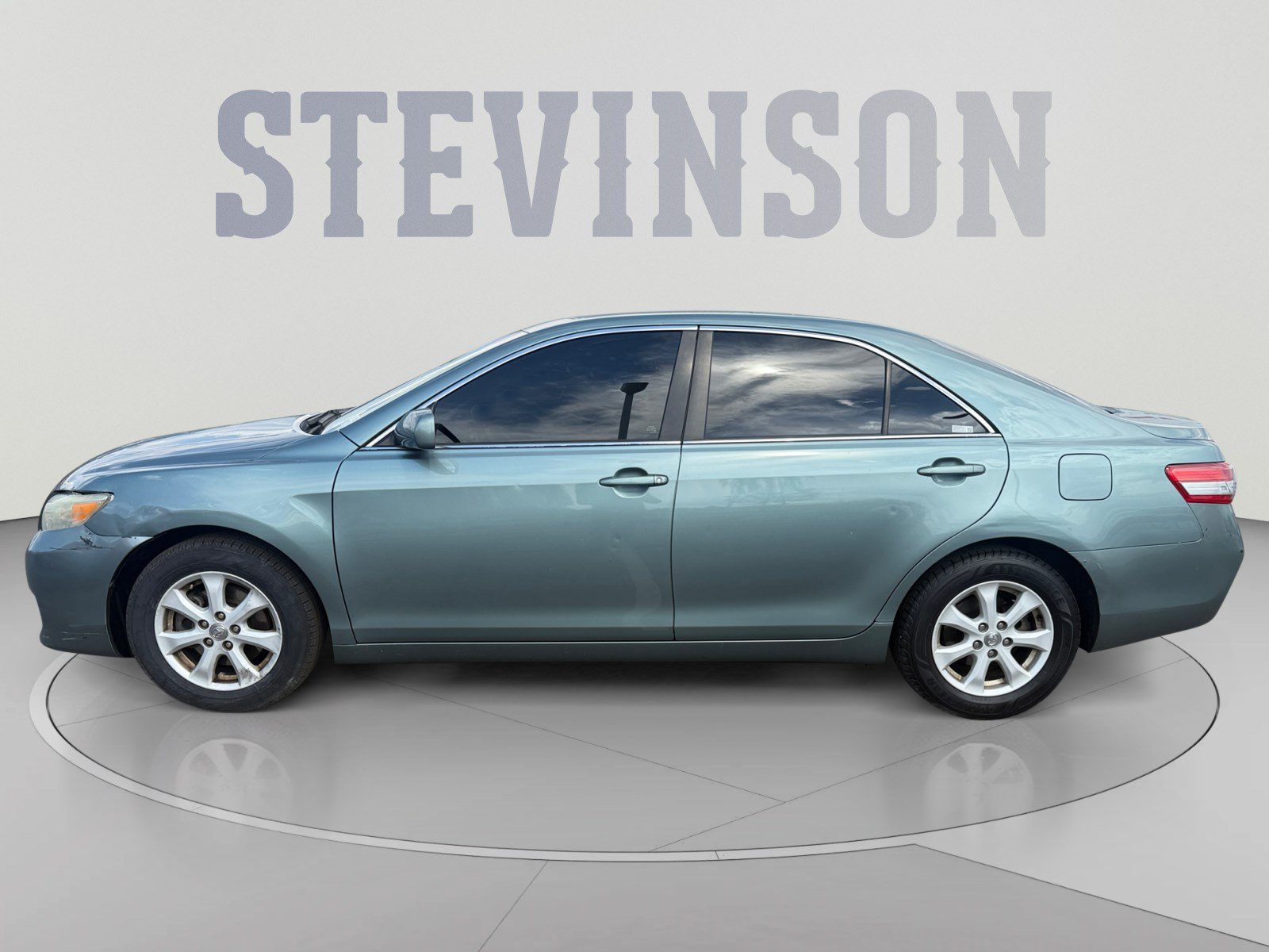 Used 2011 Toyota Camry LE w/ LE Extra-Value Pkg FWD image 2