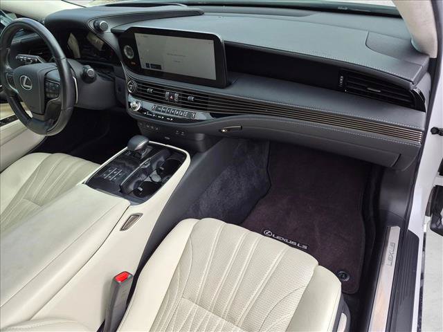 Used 2023 Lexus LS 500h AWD w/ Luxury Package image 19