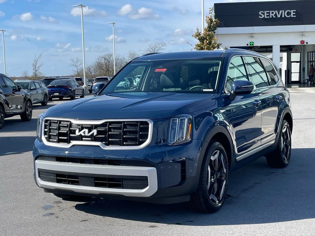 New 2025 Kia Telluride S image 3