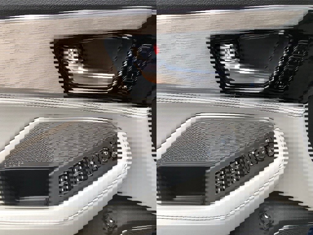 Used 2023 Acura MDX SH-AWD w/ Advance Package image 12