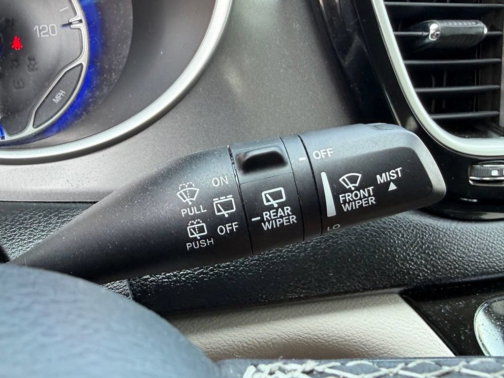 Used 2024 Chrysler Pacifica Touring-L FWD image 25