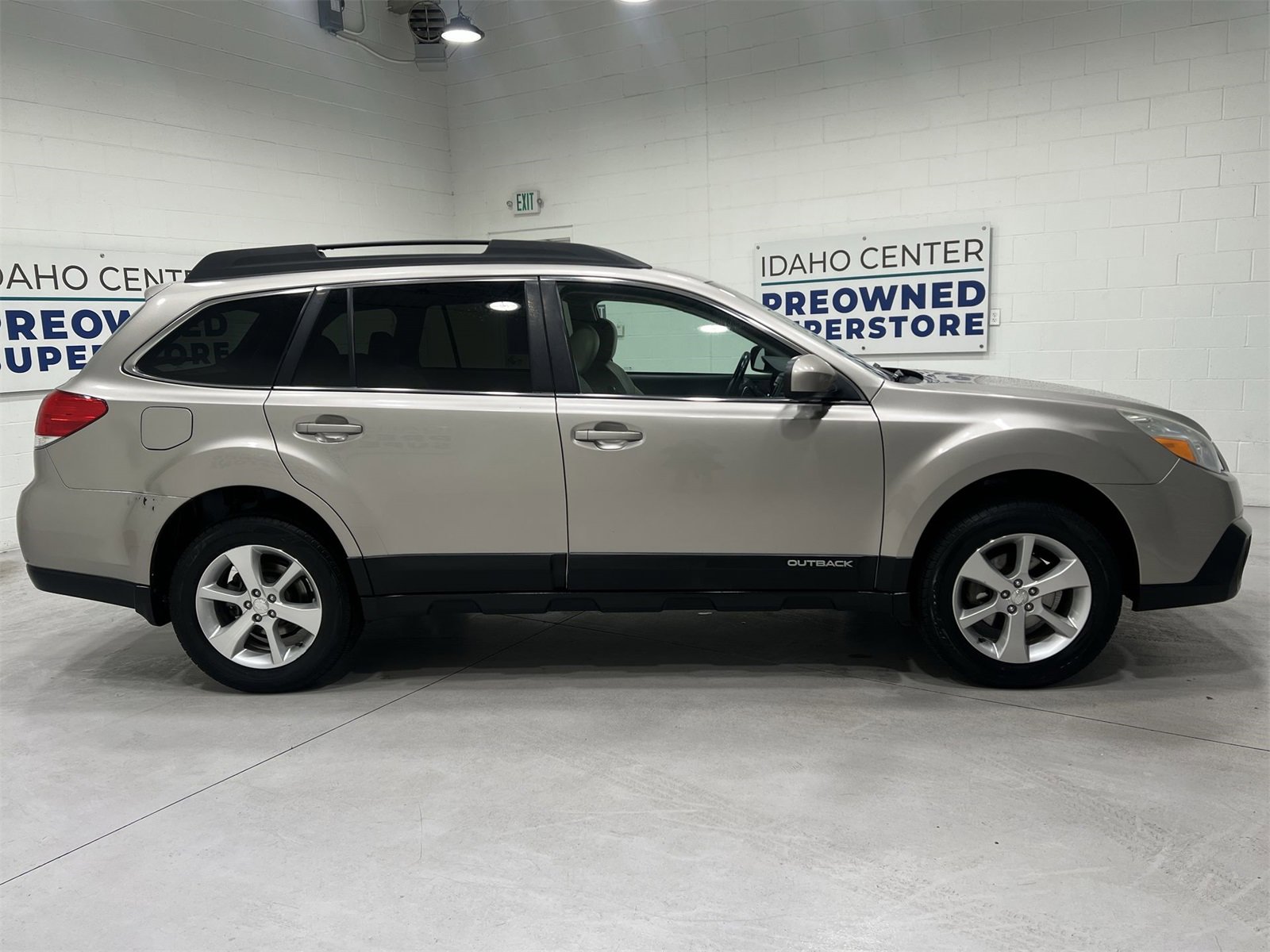 Used 2014 Subaru Outback 2.5i Limited image 9