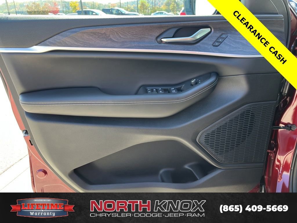 New 2025 Jeep Grand Cherokee L Limited image 5