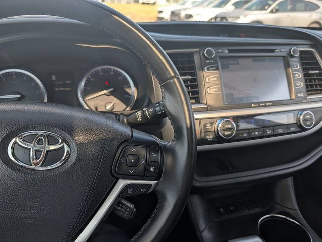 Used 2018 Toyota Highlander SE FWD image 28