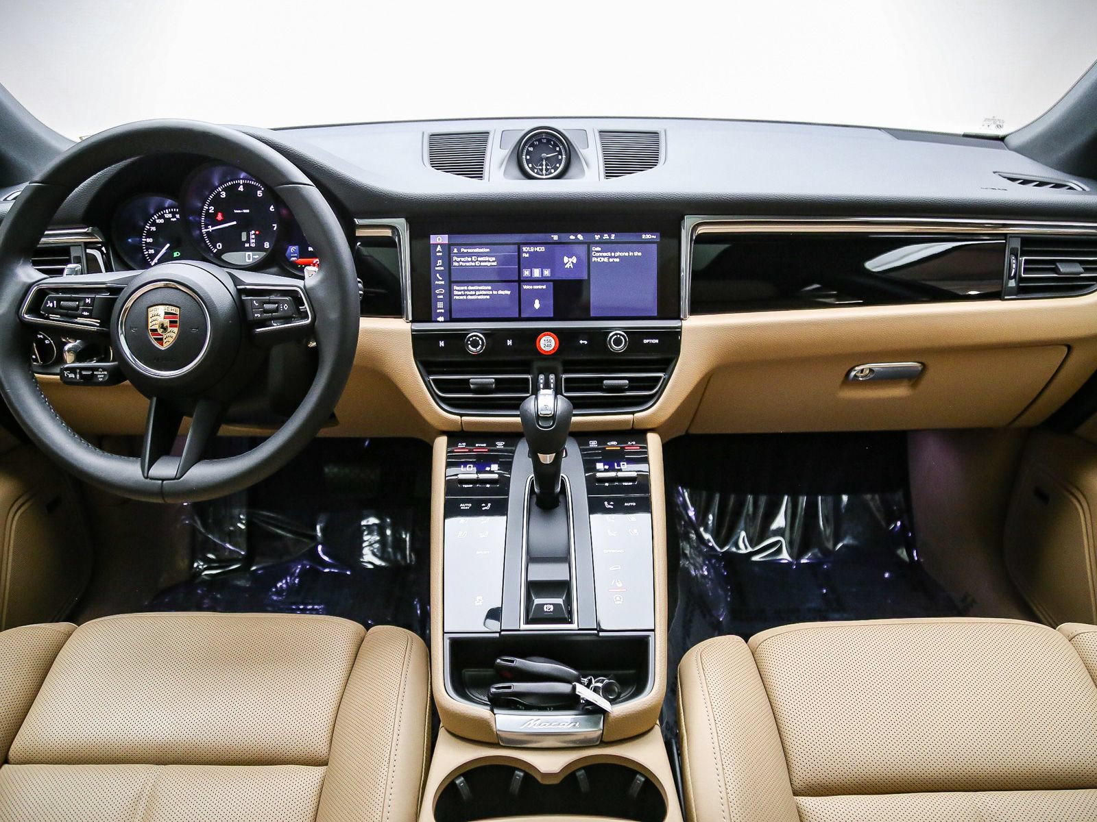 Certified 2026 Porsche Macan AWD/4WD image 16