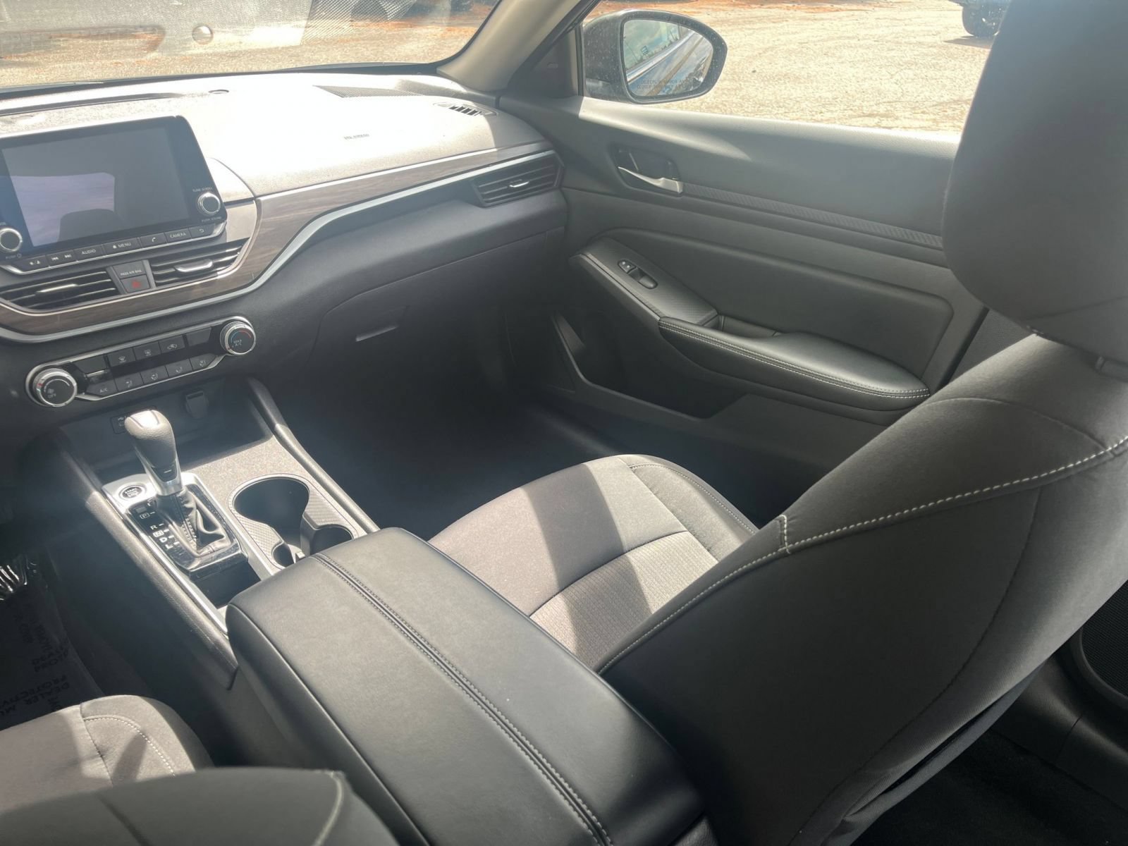 Used 2025 Nissan Altima 2.5 SV FWD image 31