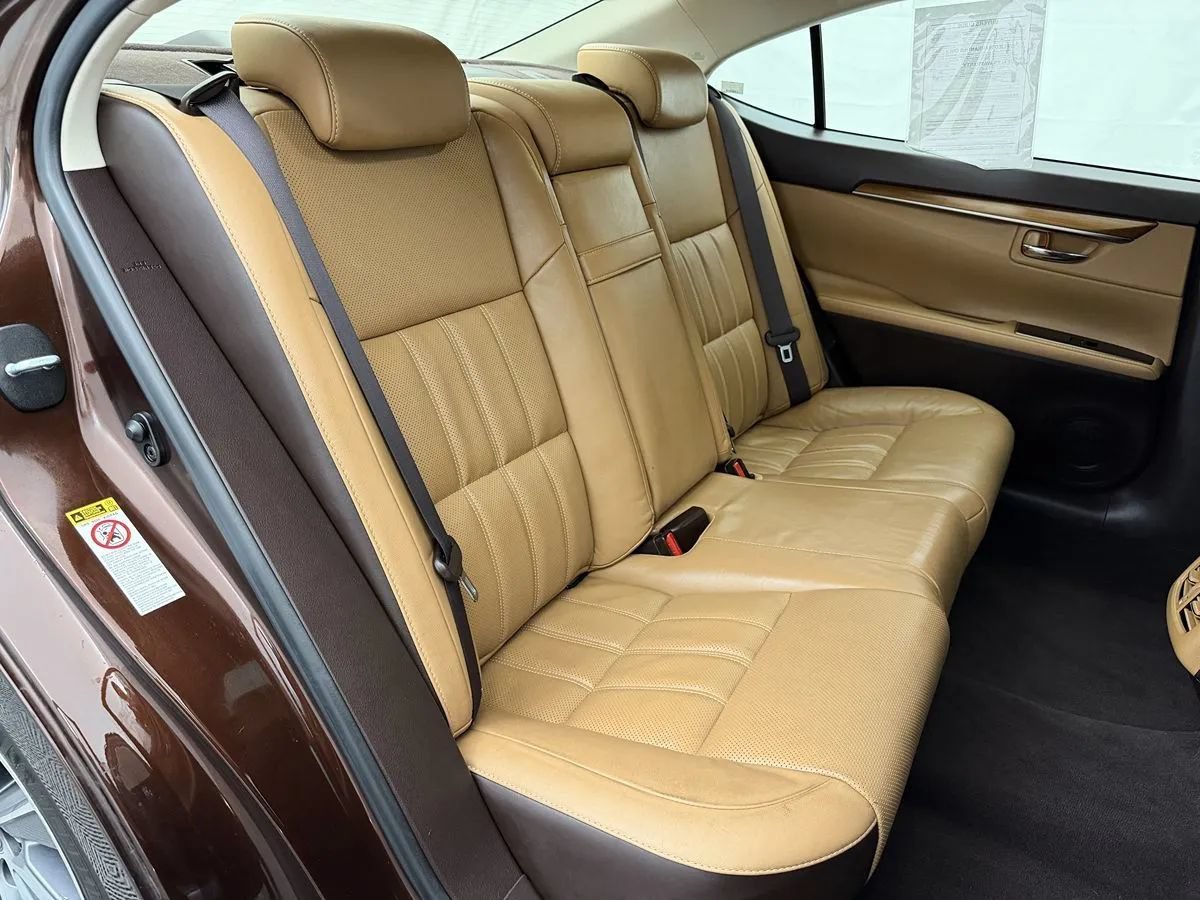 Used 2018 Lexus ES 300h w/ Luxury Package FWD image 28