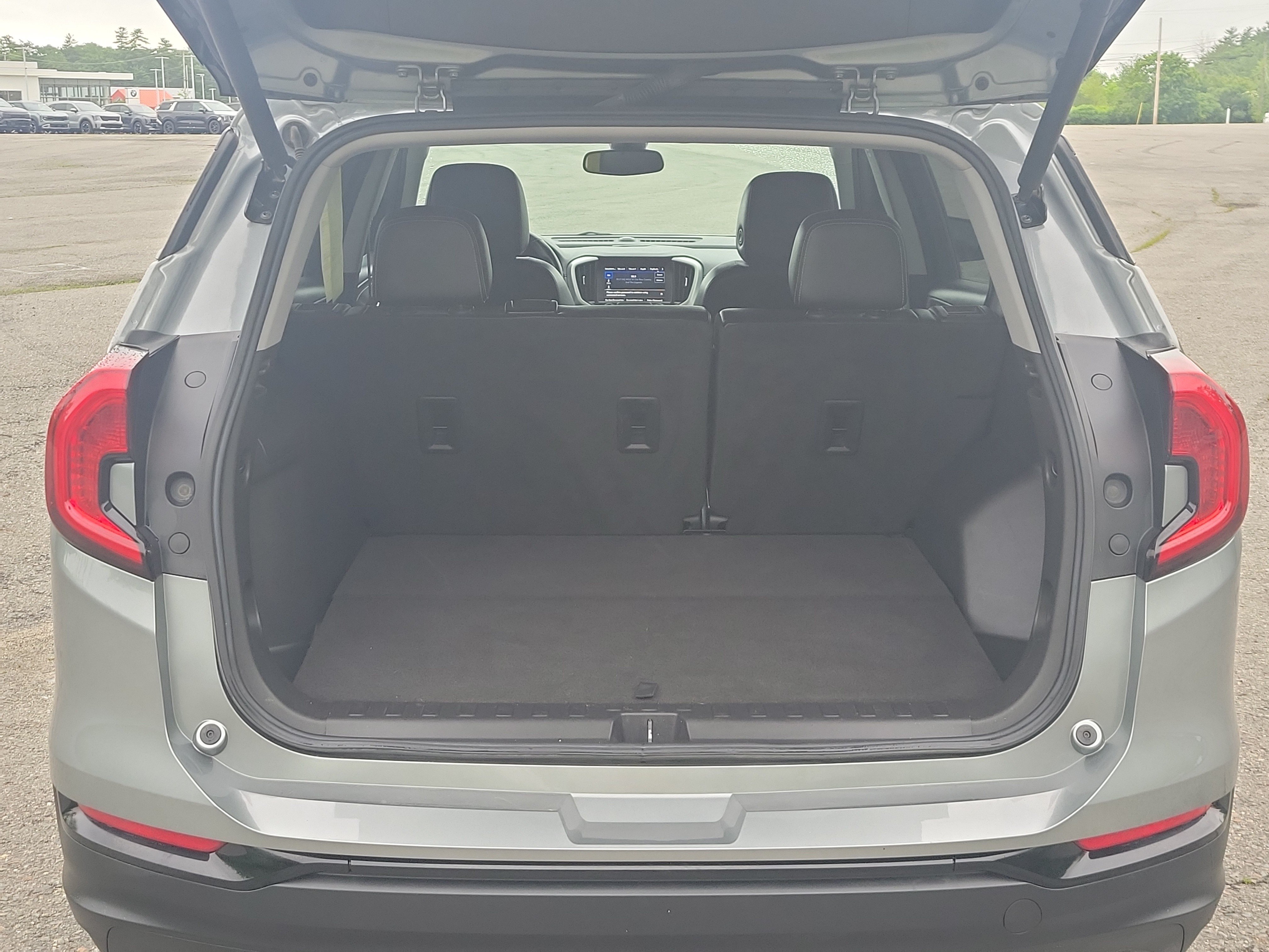 Used 2023 GMC Terrain SLT w/ Infotainment Package II AWD/4WD image 17
