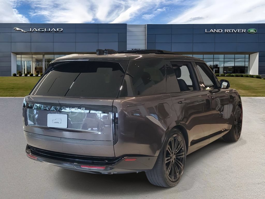 New 2026 Land Rover Range Rover Long Wheelbase SE AWD/4WD image 3