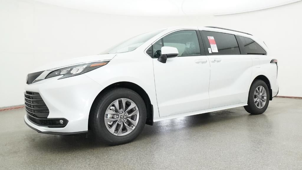 New 2026 Toyota Sienna XLE FWD image 17