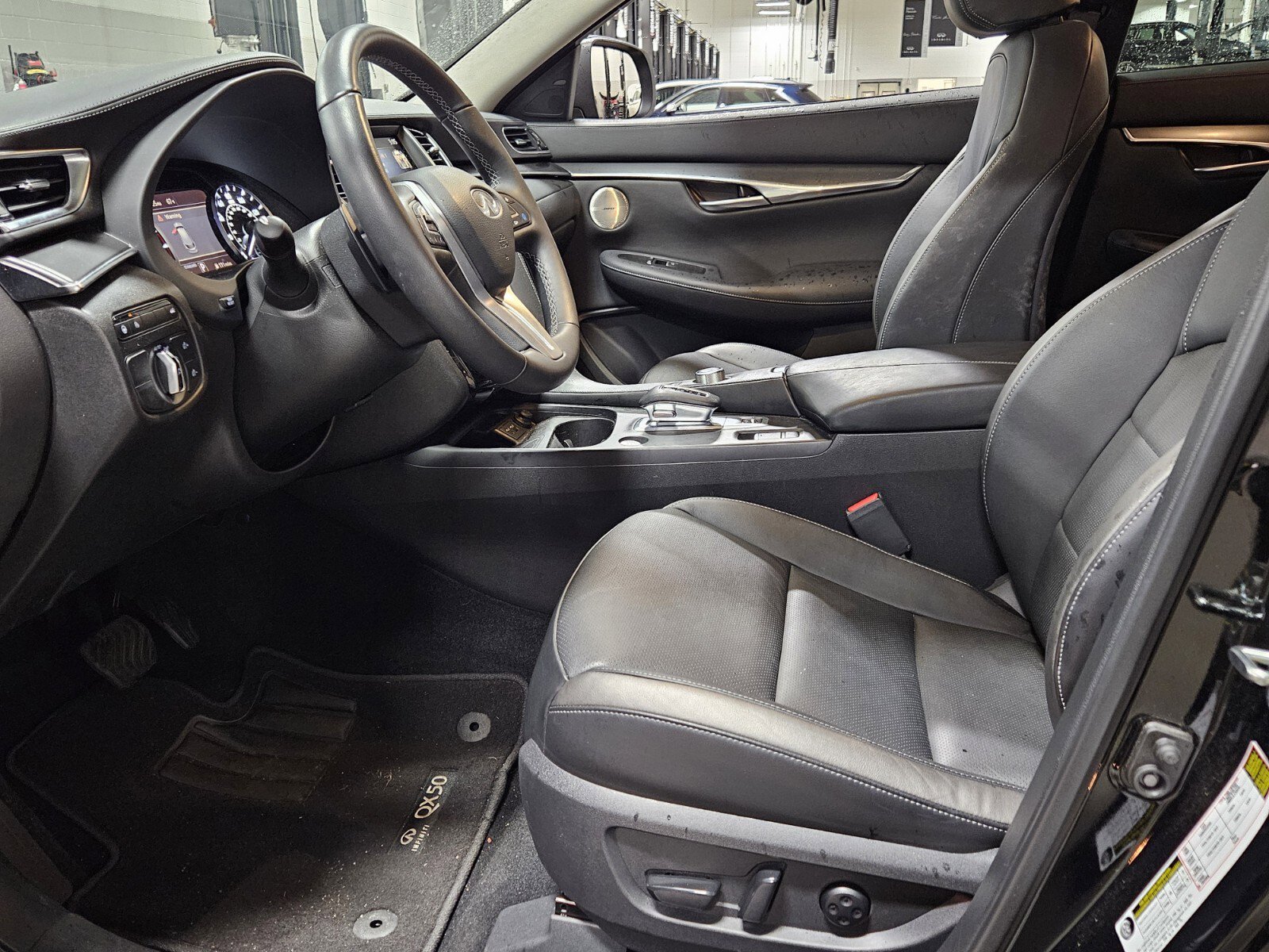 Certified 2025 INFINITI QX50 Luxe w/ Accent Package image 16