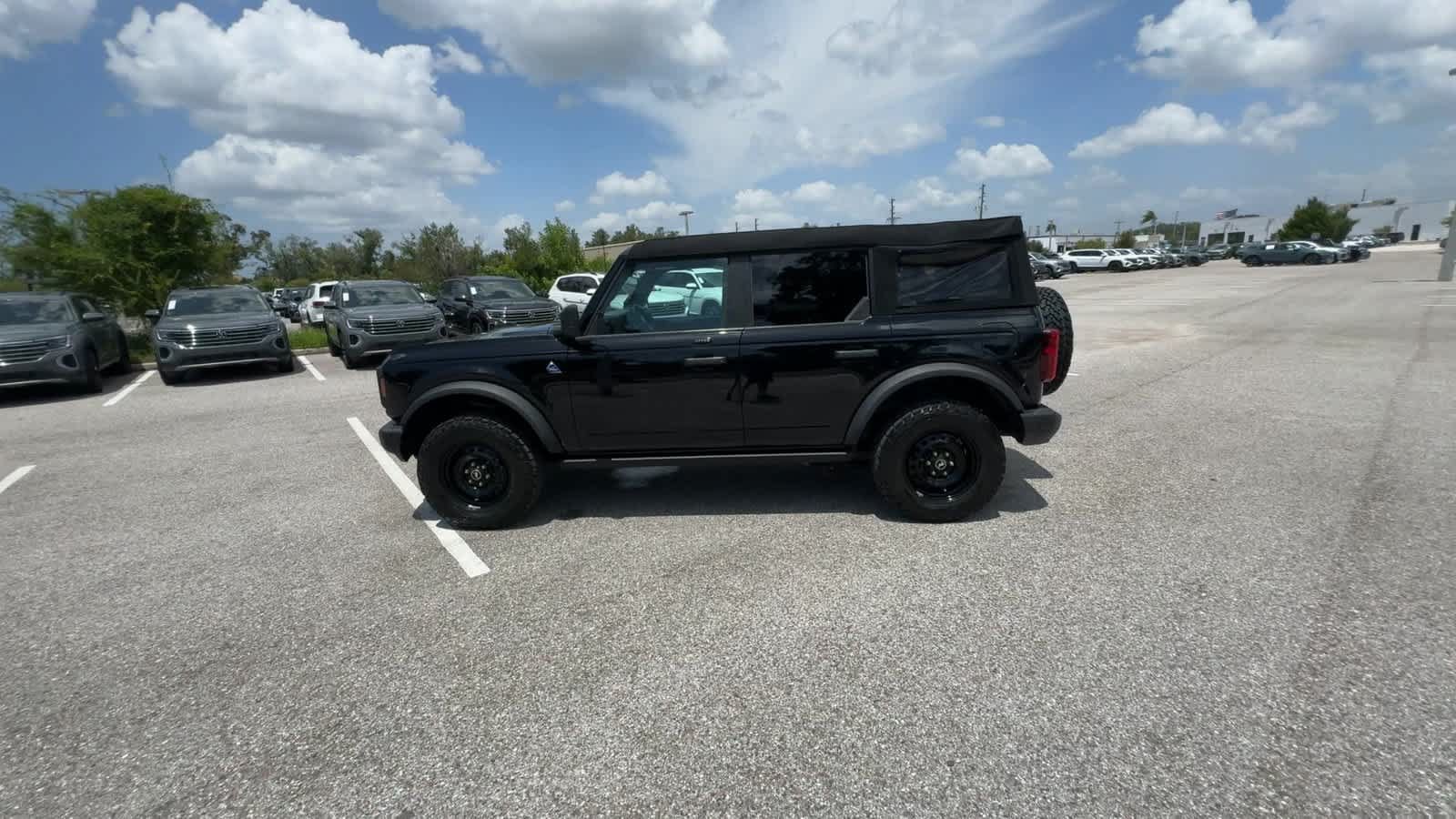 Used 2023 Ford Bronco Black Diamond AWD/4WD image 4
