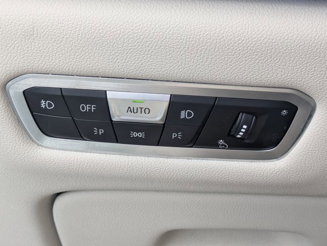 Used 2021 BMW X7 xDrive40i w/ M Sport Package AWD/4WD image 13