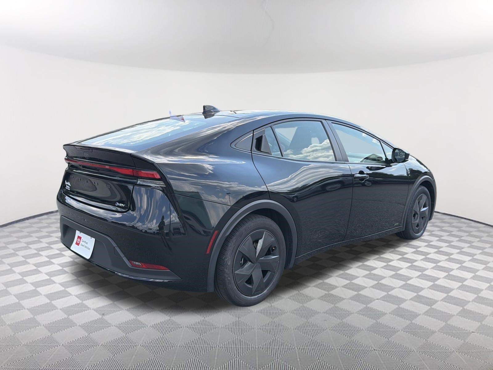 Certified 2025 Toyota Prius LE AWD/4WD image 17