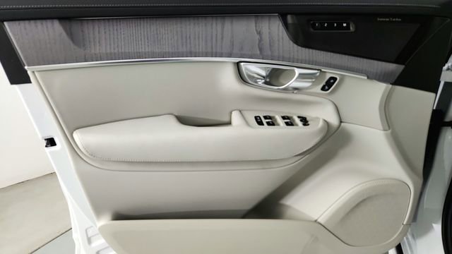 New 2026 Volvo XC90 T8 Ultra w/ Protection Package Premier AWD/4WD image 9
