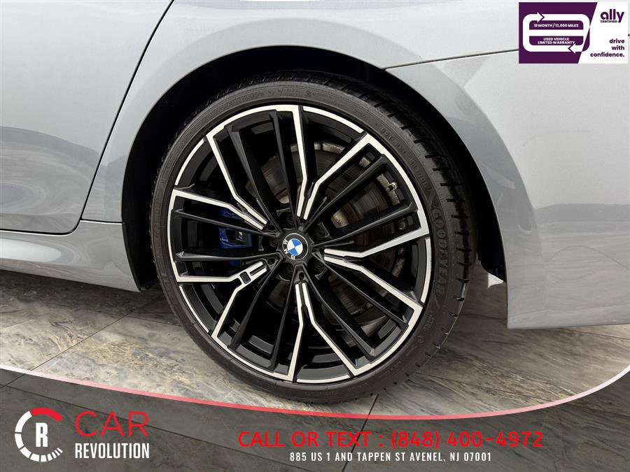 Used 2022 BMW M550i xDrive image 11