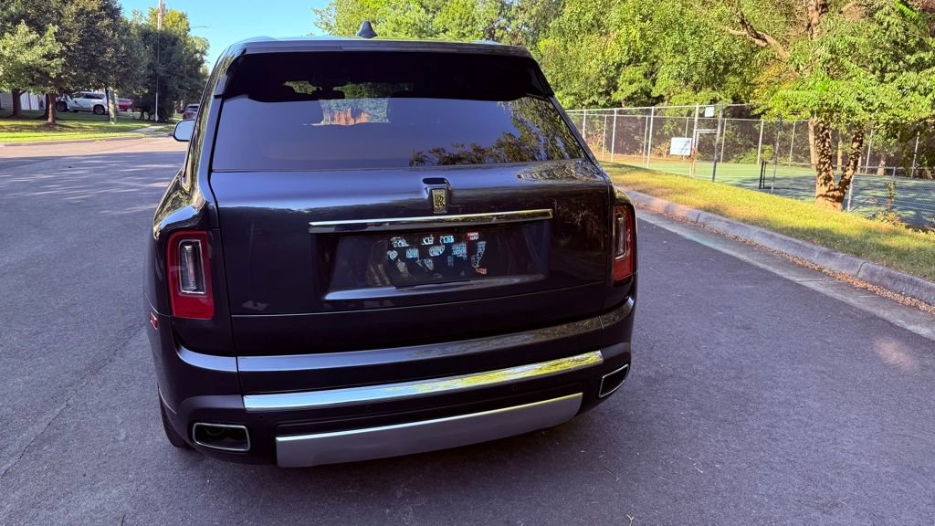 Used 2024 Rolls-Royce Cullinan w/ Leather Finishing Pack image 9