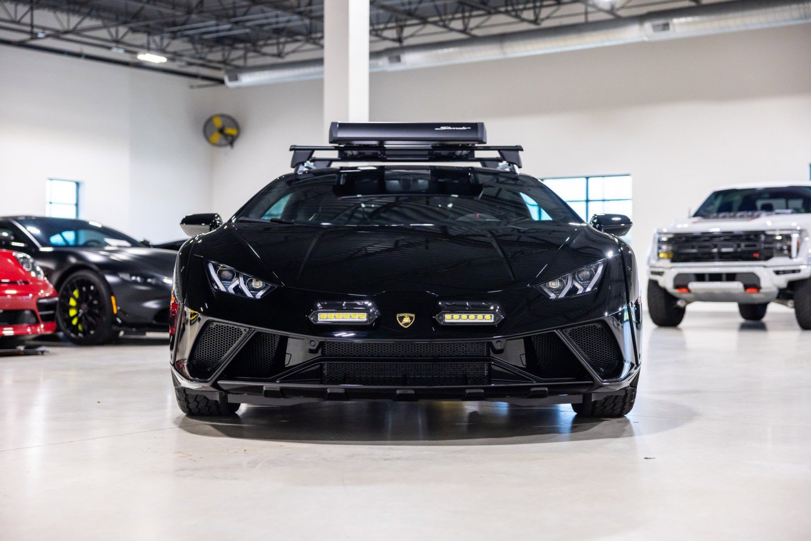 Used 2024 Lamborghini Huracan Sterrato AWD/4WD image 2