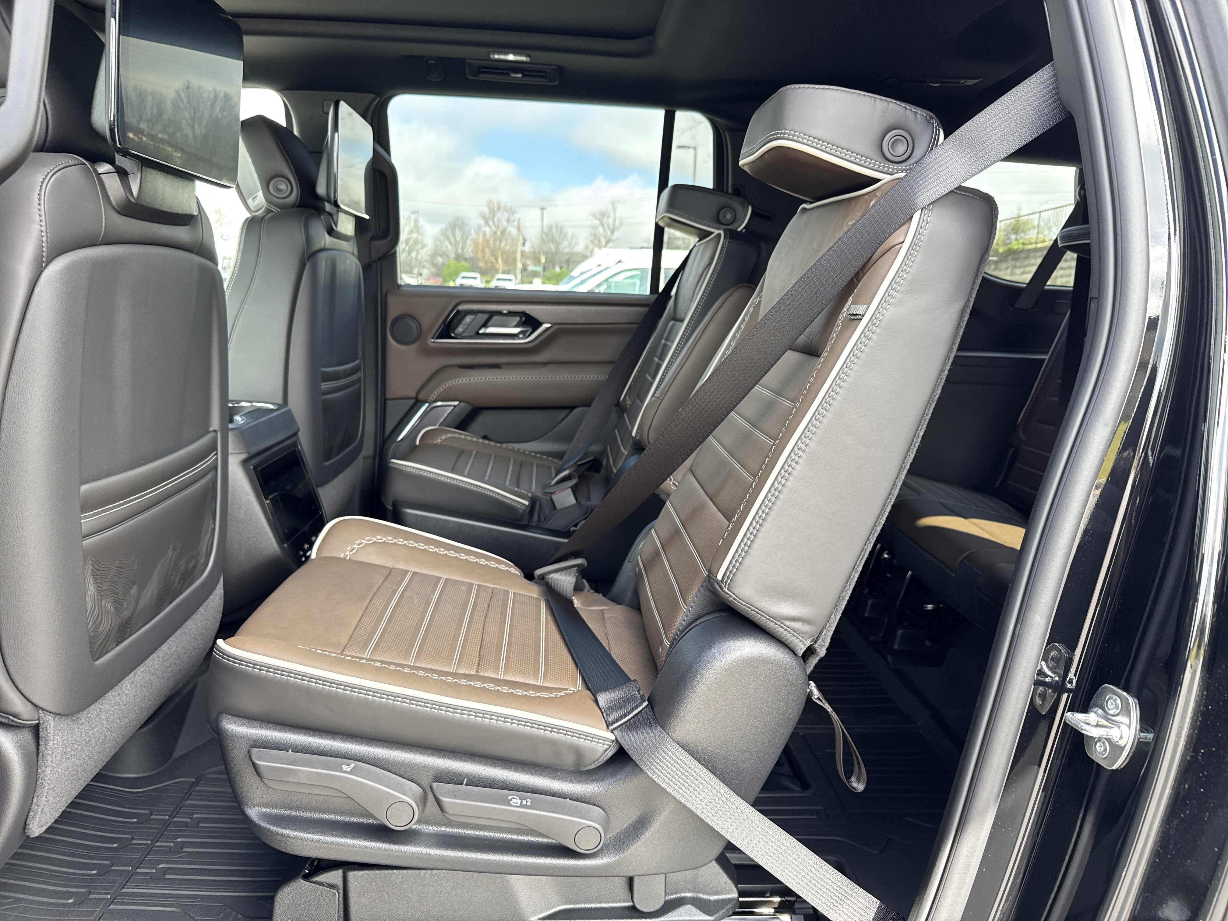 Used 2026 GMC Yukon XL Denali Ultimate w/ LPO, Floor Liner Package image 21