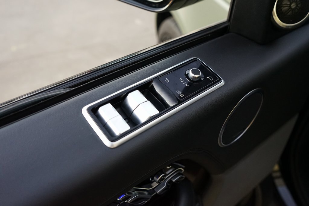 Used 2020 Land Rover Range Rover Long Wheelbase HSE image 25