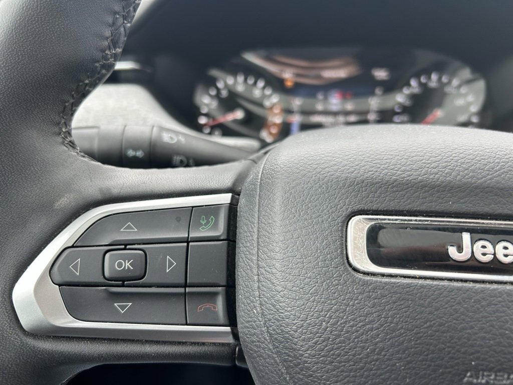 Used 2024 Jeep Compass Latitude w/ Sun and Sound Group image 18