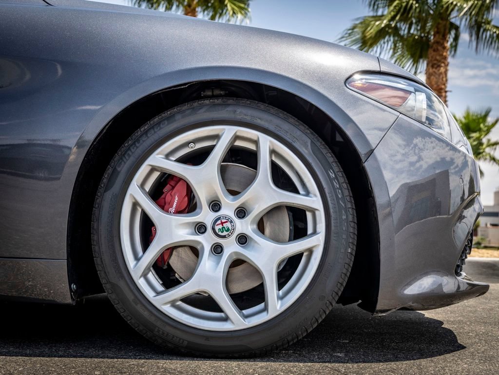 Used 2018 Alfa Romeo Giulia Ti w/ TI Leather Package RWD image 5