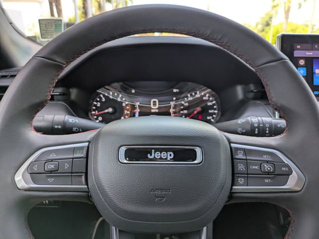 Used 2025 Jeep Compass Trailhawk image 29