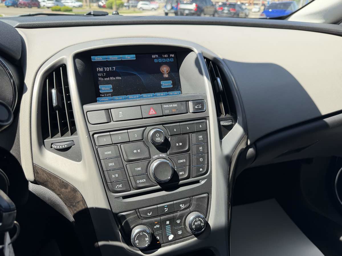 Used 2014 Buick Verano FWD image 21