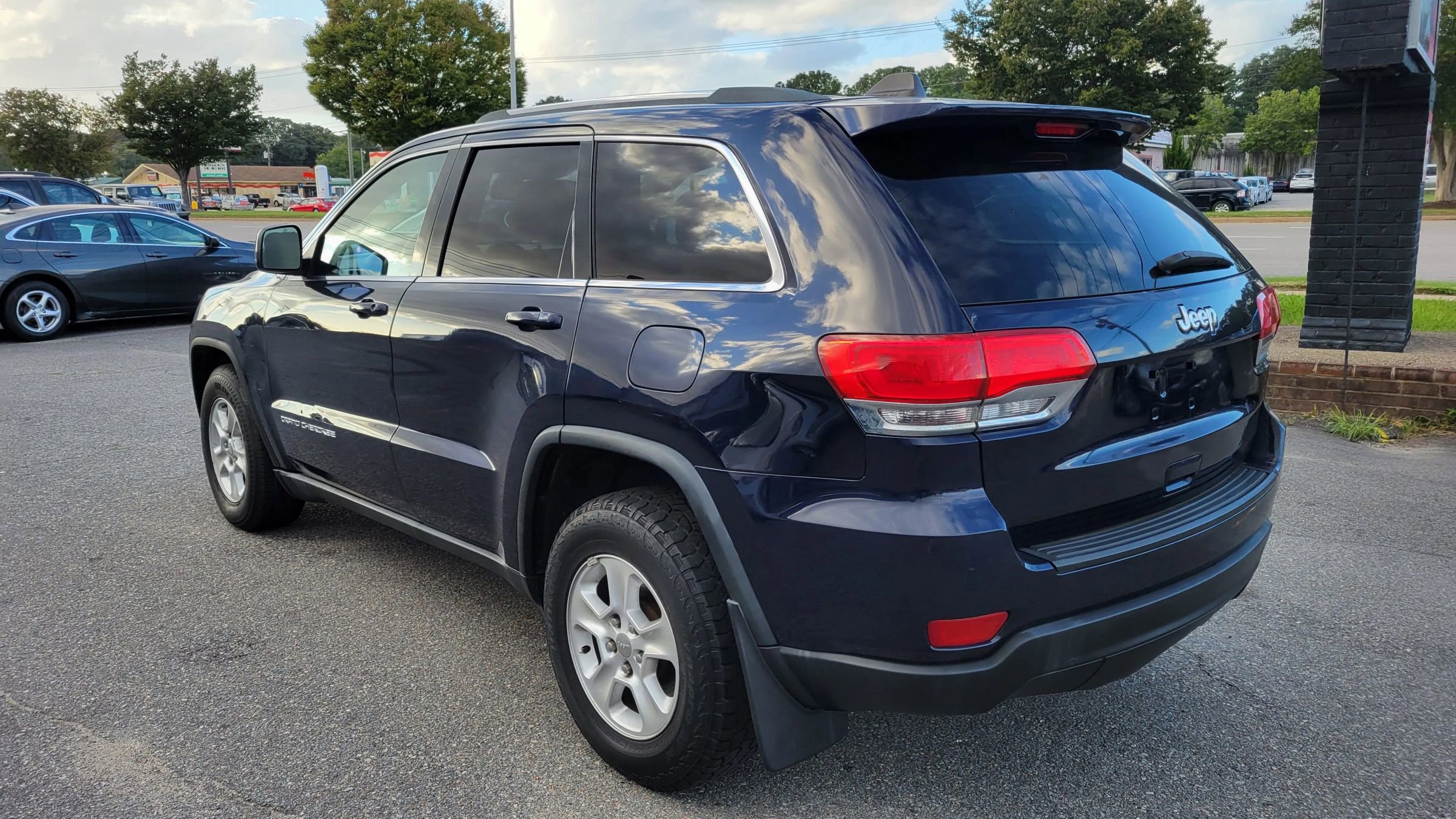 Used 2014 Jeep Grand Cherokee Laredo w/ Quick Order Package 23E image 3