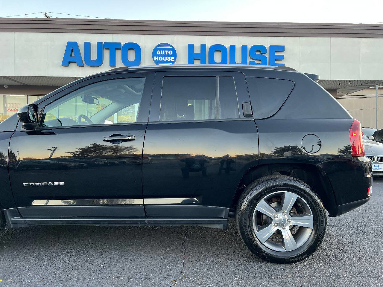 Used 2017 Jeep Compass High Altitude image 38