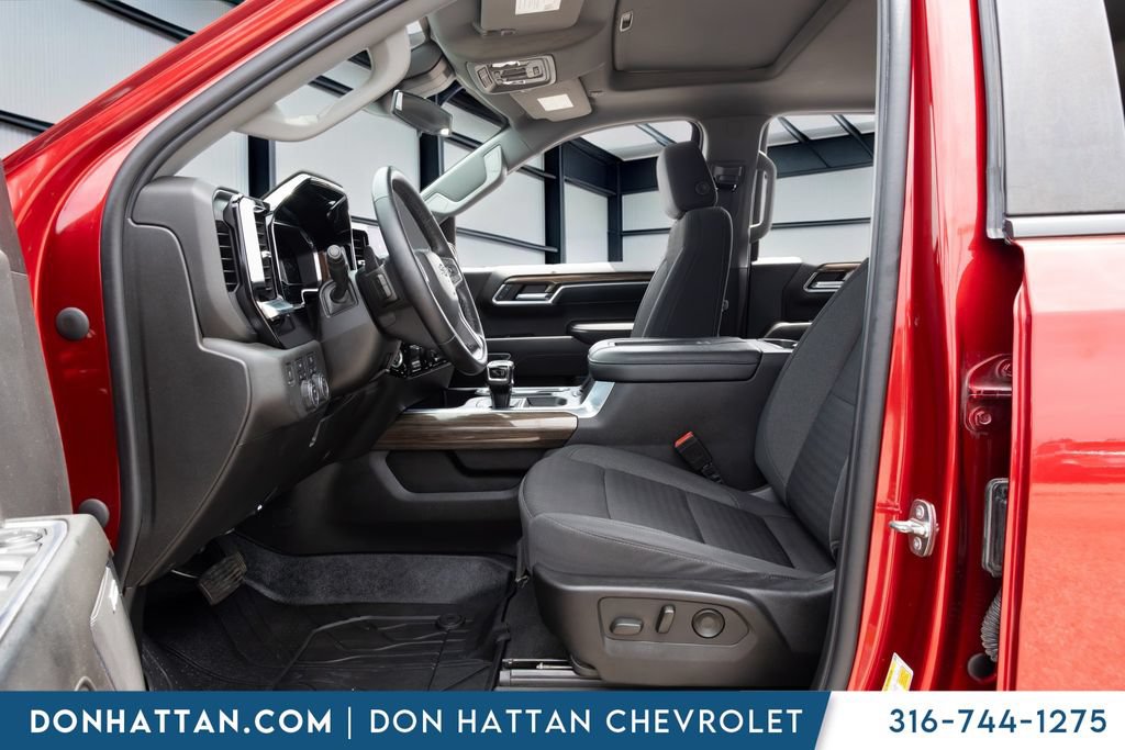 Used 2022 Chevrolet Silverado 1500 RST w/ Convenience Package II AWD/4WD image 4