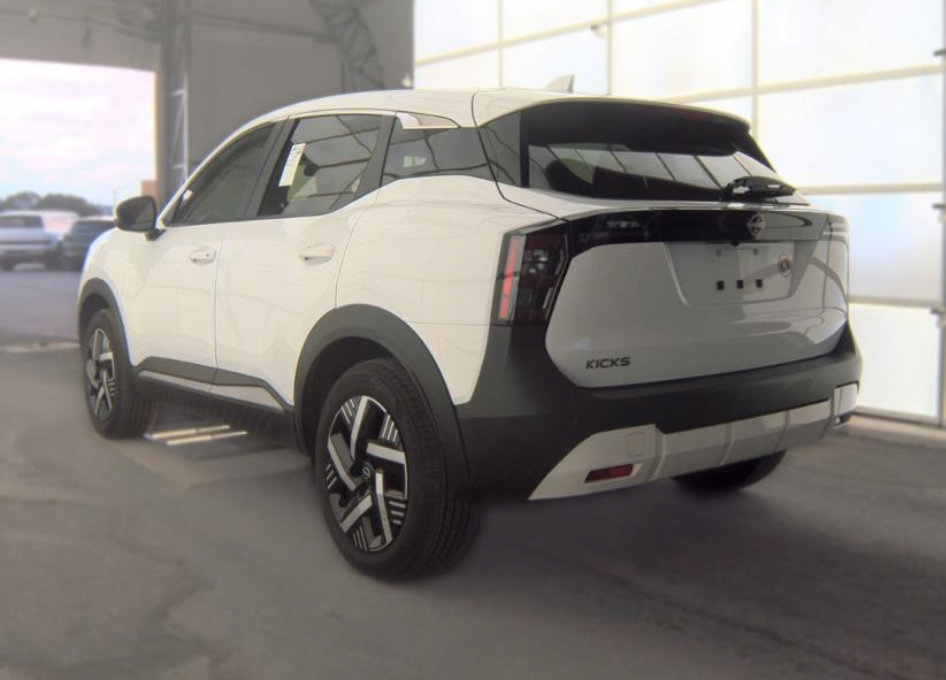 Used 2025 Nissan Kicks SV FWD image 9