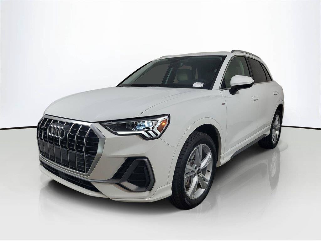 Used 2023 Audi Q3 2.0T Premium w/ Convenience Package AWD/4WD image 3