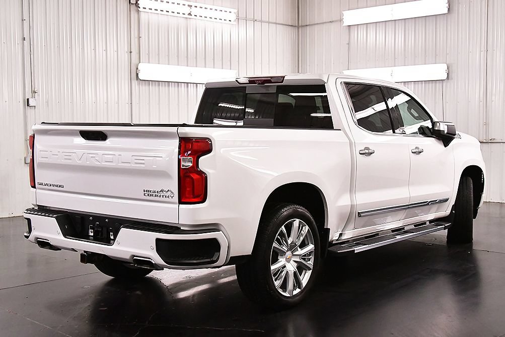 Used 2023 Chevrolet Silverado 1500 High Country w/ Technology Package AWD/4WD image 7