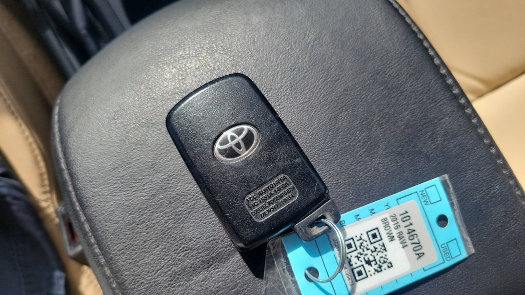 Used 2015 Toyota RAV4 Limited w/ Technology Package FWD image 28