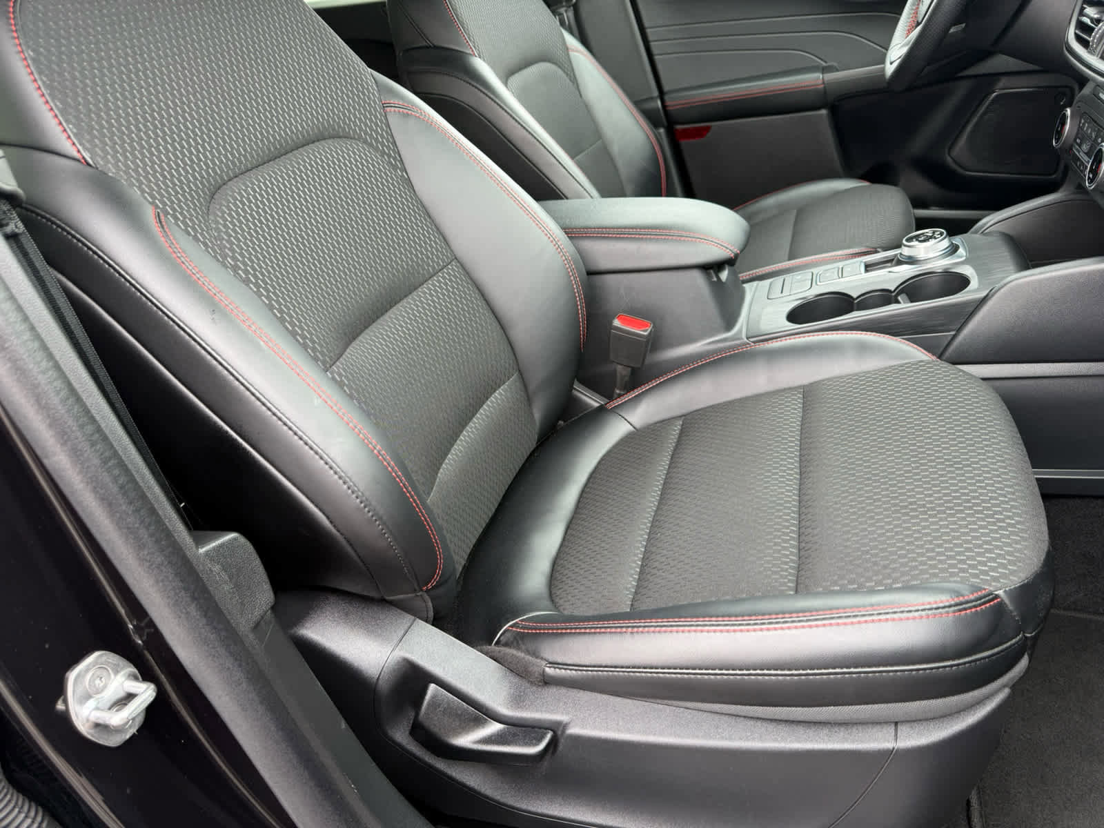 New 2025 Ford Escape ST-Line w/ Equipment Group 301A image 8