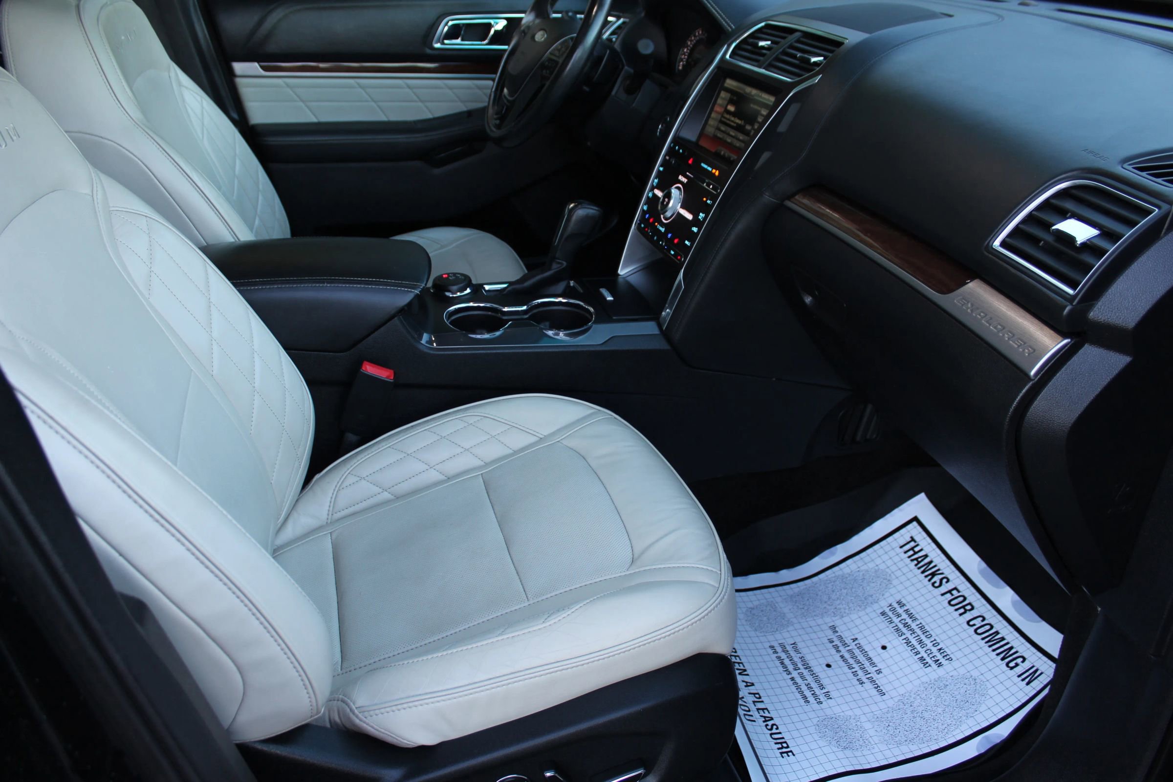 Used 2016 Ford Explorer Platinum image 18