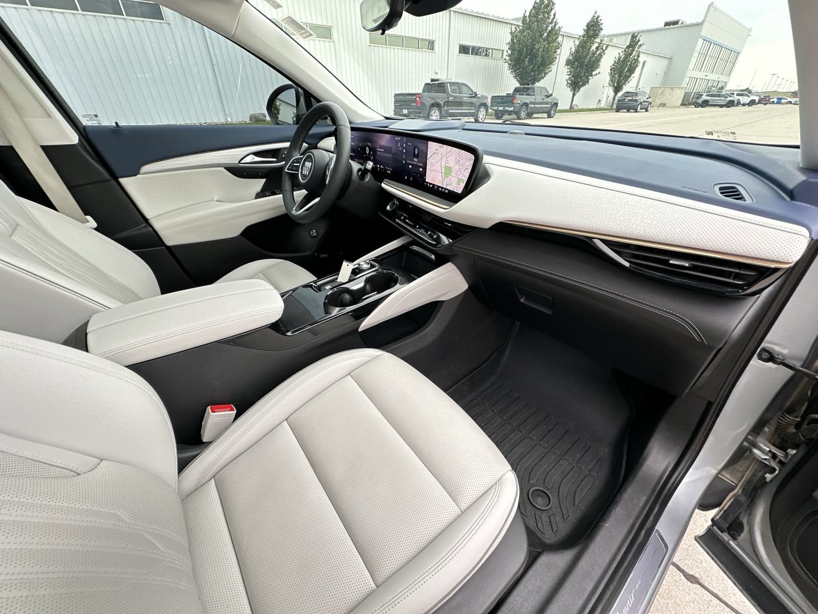 Certified 2025 Buick Envision Avenir AWD/4WD image 29