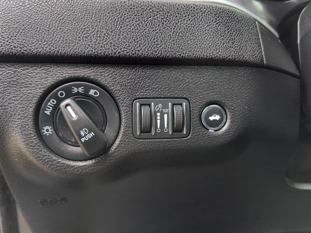 Used 2019 Dodge Charger SXT image 24