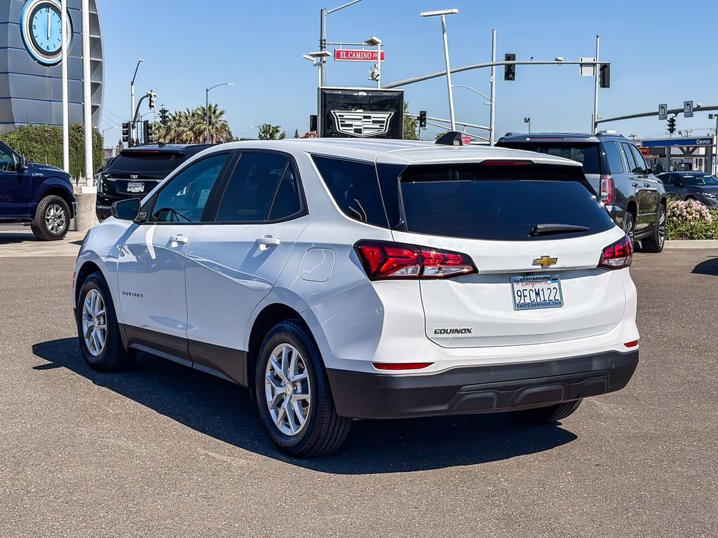 Used 2022 Chevrolet Equinox LS w/ LS Convenience Package image 2