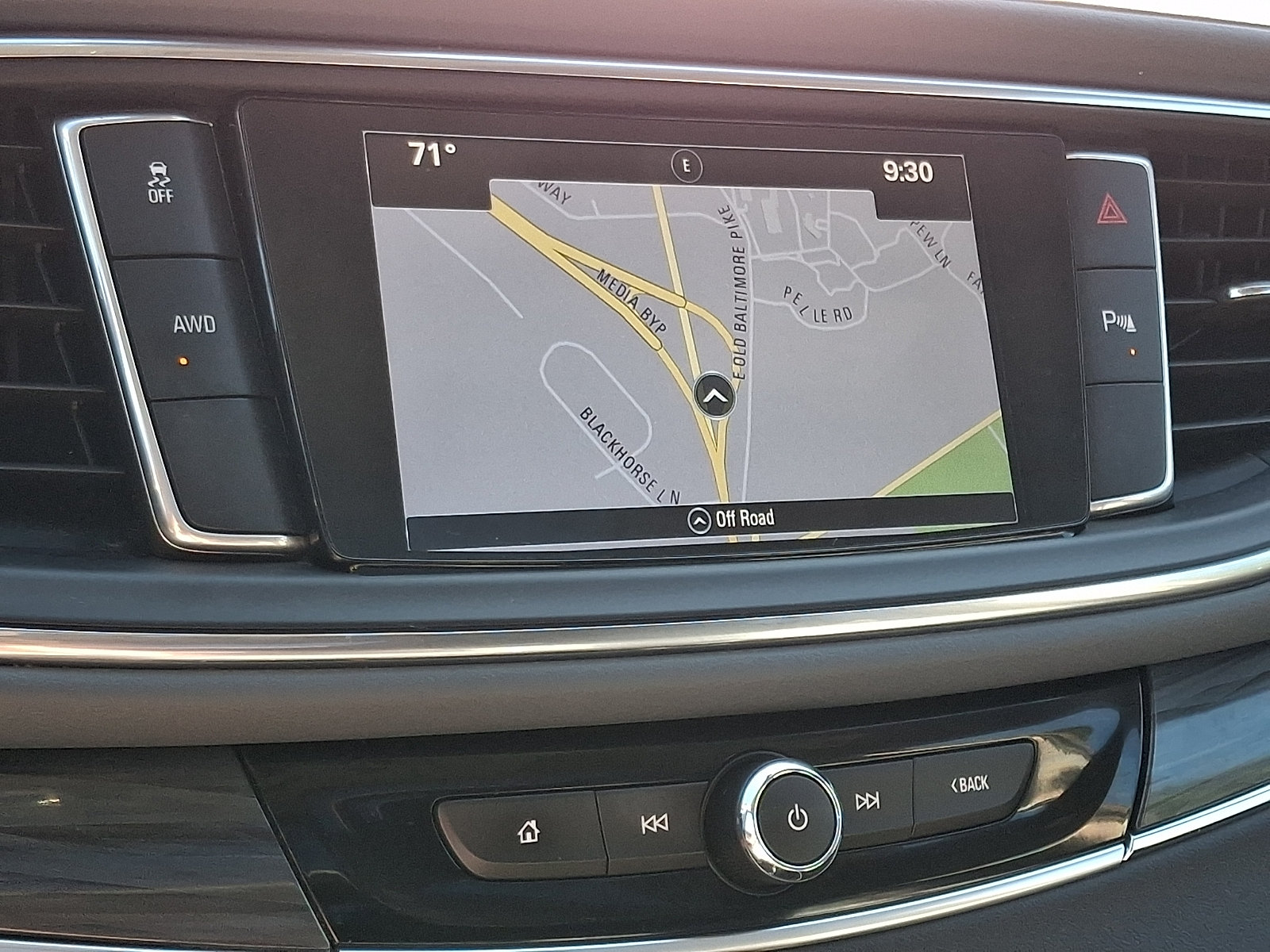 Used 2018 Buick Enclave Essence AWD/4WD image 19