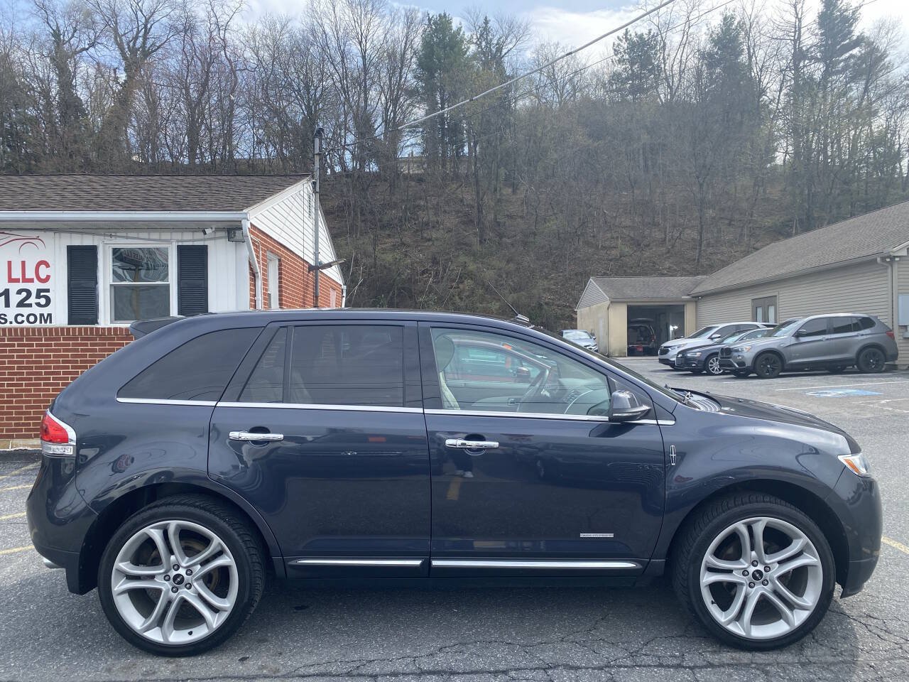 Used 2014 Lincoln MKX AWD w/ Equipment Group 102A image 4