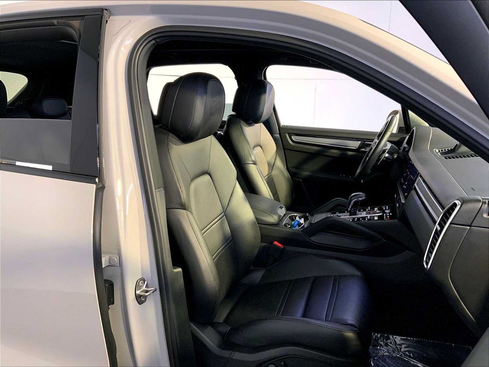 Certified 2023 Porsche Cayenne Platinum Edition AWD/4WD image 18